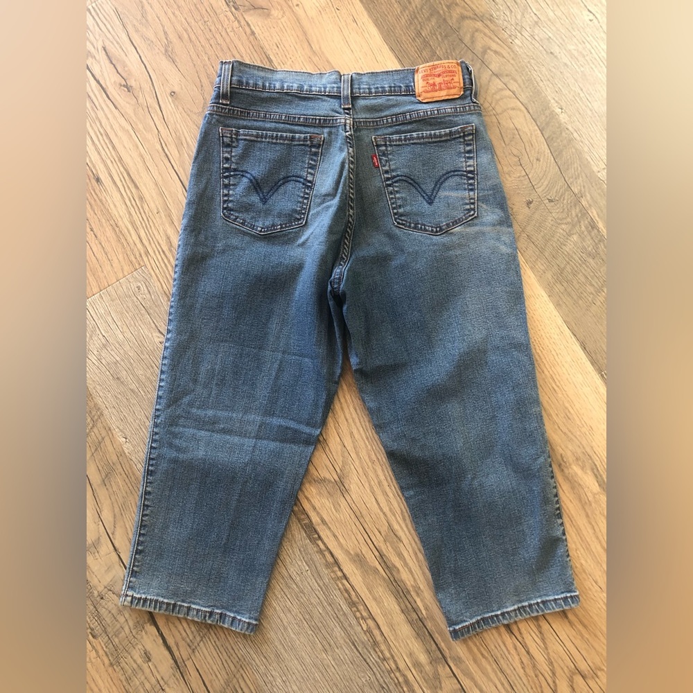 Perfectly Slimming Levi’s Cropped Denim Jeans 12 - Picture 12 of 13